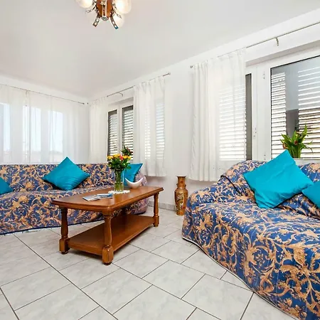Isabella Apartment